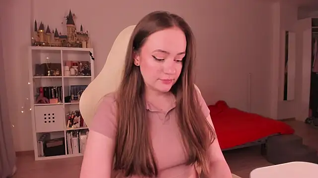 WalkingGirl online show from September 29, 2025, 4:01 pm