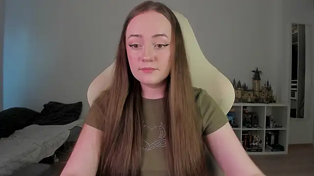 WalkingGirl online show from March 15, 2026, 3:29 pm