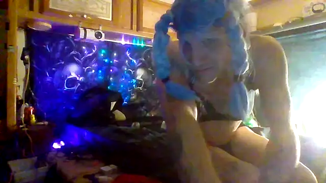 Snapshot of twiztidleeanna chatting on September 28, 2025, 7:14 am twiztidleeanna online show from September 28, 2025, 7:14 am