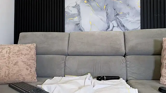 anellejones online show from February 25, 2026, 7:23 pm