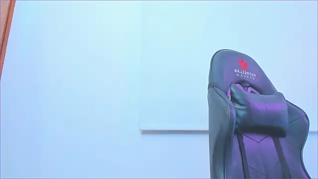 Snapshot of silvana__miller chatting on March 7, 2025, 7:27 pm silvana miller online show from March 7, 2025, 7:27 pm