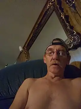Snapshot of coolbrease10 chatting on May 18, 2026, 10:26 pm coolbrease10 online show from May 18, 2026, 10:26 pm