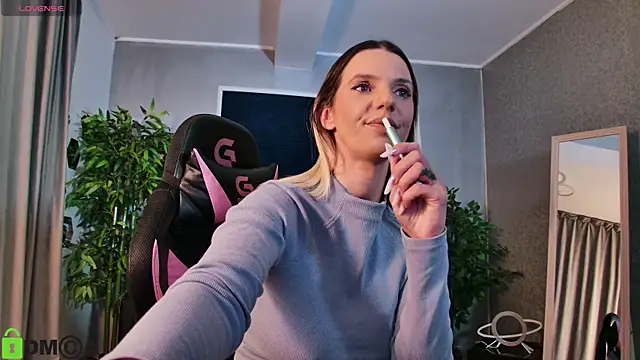 Snapshot of CaraBlake chatting on September 18, 2025, 4:42 pm CaraBlake online show from September 18, 2025, 4:42 pm