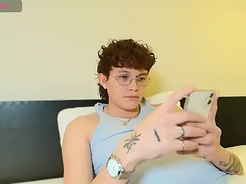 ccamilo-andress online show from March 4, 2026, 8:59 pm