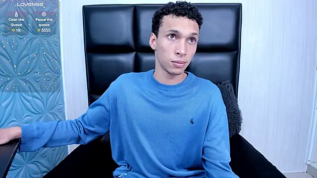 Snapshot of Milk_max_18 chatting on December 3, 2024, 8:06 pm Milk max 18 online show from December 3, 2024, 8:06 pm