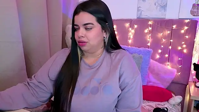 MiahJoness online show from November 10, 2025, 10:31 pm