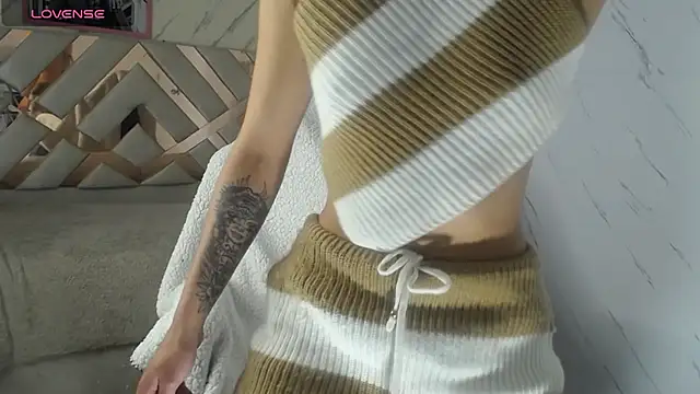 Tomoe b online show from December 10, 2024, 3:20 am