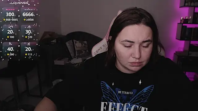 Snapshot of SexyWitch_666 chatting on October 2, 2025, 6:20 am SexyWitch 666 online show from October 2, 2025, 6:20 am