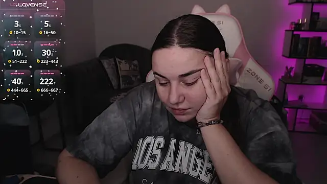 Snapshot of SexyWitch_666 chatting on October 20, 2025, 8:37 am SexyWitch 666 online show from October 20, 2025, 8:37 am