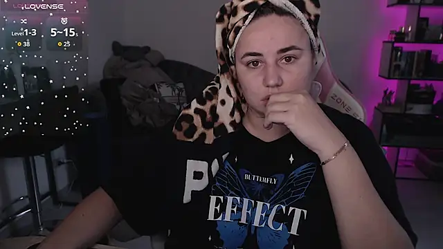 Snapshot of SexyWitch_666 chatting on October 24, 2025, 6:43 am SexyWitch 666 online show from October 24, 2025, 6:43 am