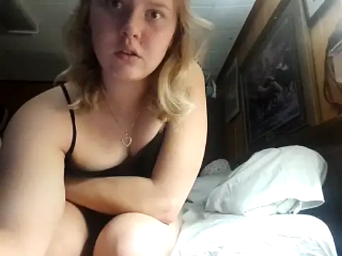 Ryan and Aurora online show from December 16, 2025, 12:26 am