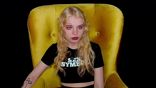 Snapshot of MisssLola chatting on September 15, 2025, 2:28 pm MisssLola online show from September 15, 2025, 2:28 pm