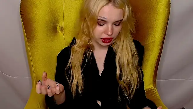 Snapshot of MisssLola chatting on October 21, 2025, 2:29 pm MisssLola online show from October 21, 2025, 2:29 pm