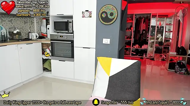 AmySuperHeroes online show from November 17, 2025, 1:28 pm