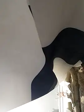 SweetLeila40 online show from April 3, 2026, 11:25 pm