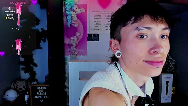 Snapshot of juniior_2311_ chatting on February 19, 2025, 10:31 pm juniior 2311 online show from February 19, 2025, 10:31 pm