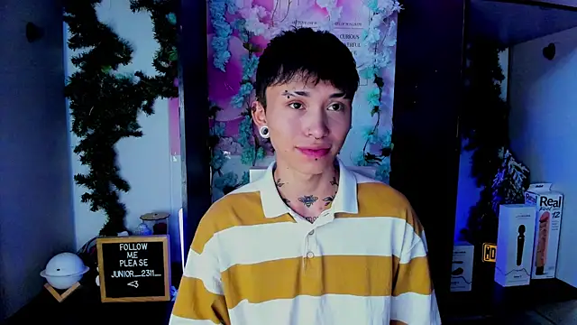 Snapshot of juniior_2311_ chatting on March 1, 2025, 5:27 pm juniior 2311 online show from March 1, 2025, 5:27 pm