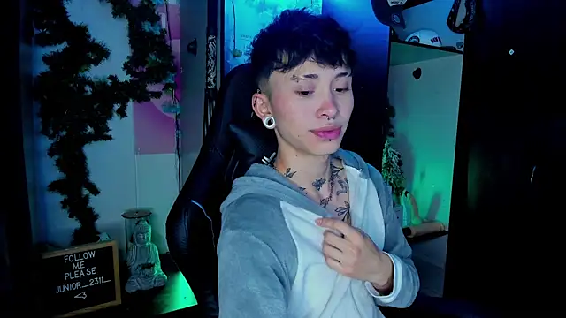 Snapshot of juniior_2311_ chatting on March 14, 2025, 11:23 am juniior 2311 online show from March 14, 2025, 11:23 am