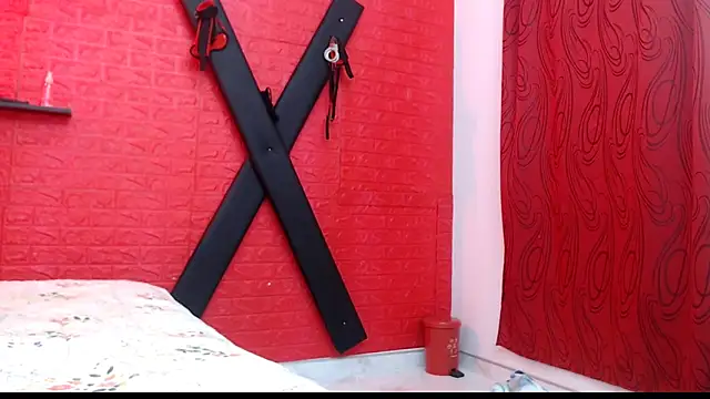 evaleribigtits18 online show from December 16, 2025, 6:46 pm