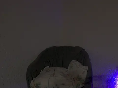 6igsticc9inch online show from February 19, 2025, 2:12 am