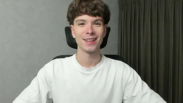 Snapshot of calvin_love_you chatting on March 3, 2026, 6:14 pm calvin love you online show from March 3, 2026, 6:14 pm