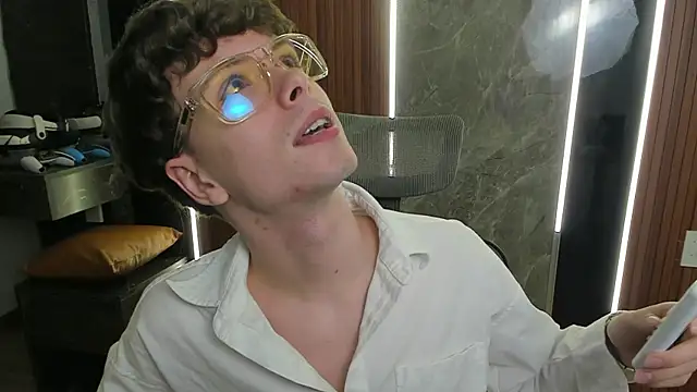 Snapshot of calvin_love_you chatting on July 3, 2026, 3:07 pm calvin love you online show from July 3, 2026, 3:07 pm