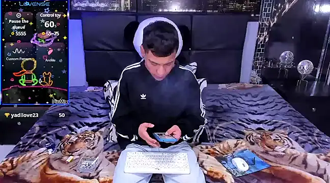 salvadorgomezx online show from December 13, 2024, 6:00 am