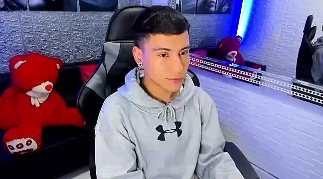 salvadorgomezx online show from December 25, 2024, 11:10 pm