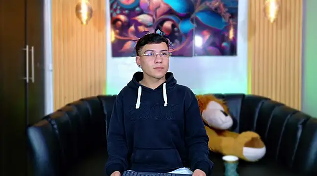 salvadorgomezx online show from February 6, 2025, 5:25 am