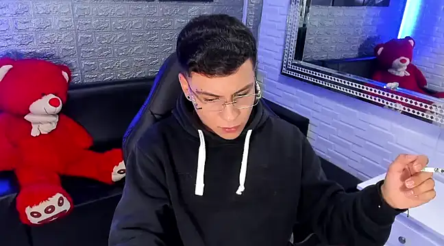 salvadorgomezx online show from February 9, 2025, 3:32 am