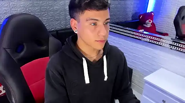 salvadorgomezx online show from February 12, 2025, 11:07 am