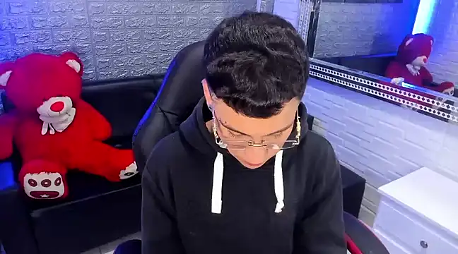 salvadorgomezx online show from February 18, 2025, 2:38 am