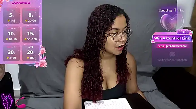 VitoriaFernandes online show from January 12, 2025, 3:57 pm