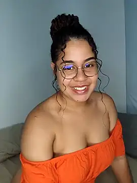 VitoriaFernandes online show from March 4, 2025, 2:49 am