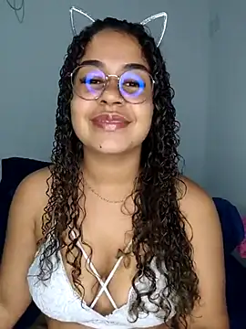 VitoriaFernandes online show from March 22, 2025, 8:59 pm