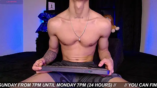 James1lee  online show from July 4, 2026, 5:02 am