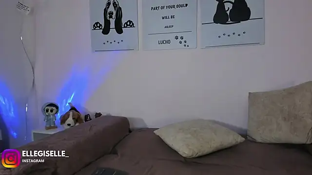 ElleGisellee online show from September 29, 2025, 3:33 am