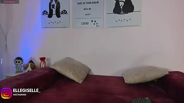 Snapshot of ElleGisellee chatting on February 4, 2026, 5:02 am ElleGisellee online show from February 4, 2026, 5:02 am