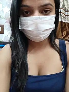 Snapshot of Myloveurvi chatting on February 24, 2025, 6:47 pm Myloveurvi online show from February 24, 2025, 6:47 pm