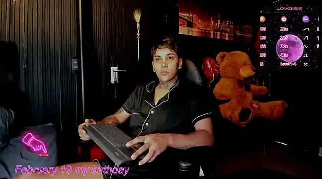 ZhoeStrong online show from February 19, 2025, 3:38 pm