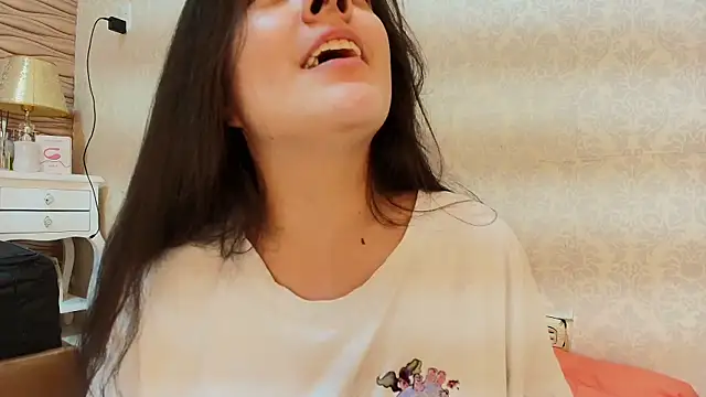 sofiaclauss online show from September 30, 2025, 7:46 am