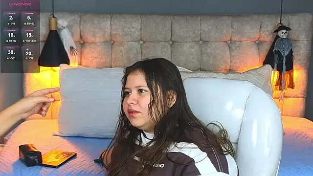 Laia and Aloby online show from October 11, 2025, 10:19 pm