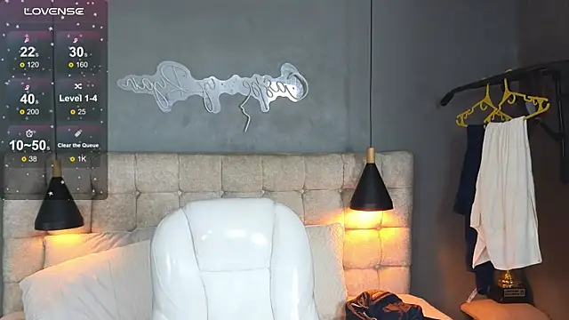 Laia and Aloby online show from November 19, 2025, 10:10 pm