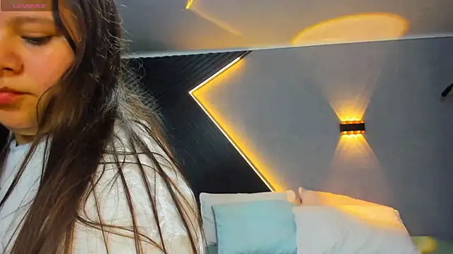 Laia and Aloby online show from April 9, 2026, 10:26 pm