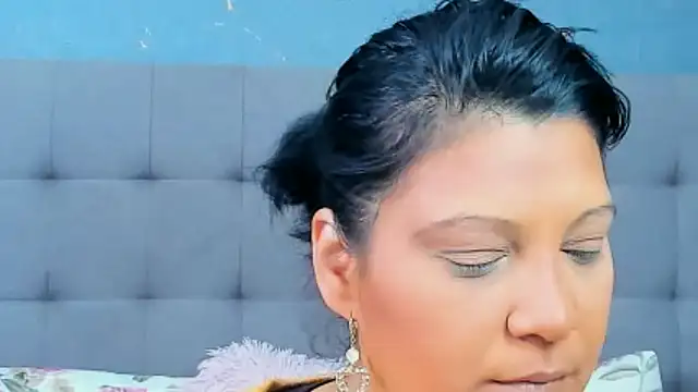 AmyCubes online show from January 12, 2025, 4:21 am