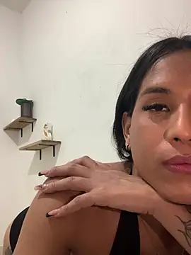 Snapshot of Emiily_Miller chatting on December 20, 2024, 11:05 pm Emiily Miller online show from December 20, 2024, 11:05 pm