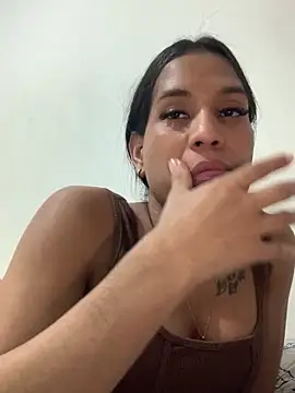 Snapshot of Emiily_Miller chatting on December 22, 2024, 3:44 am Emiily Miller online show from December 22, 2024, 3:44 am