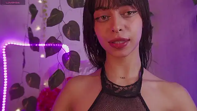 Snapshot of Kitty_arts chatting on December 7, 2024, 7:43 pm Kitty arts online show from December 7, 2024, 7:43 pm