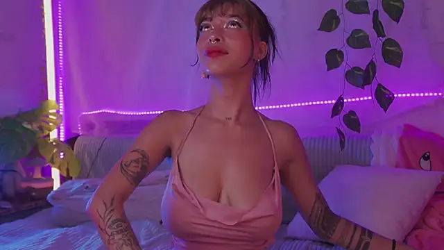 Snapshot of Kitty_arts chatting on January 11, 2025, 1:59 am Kitty arts online show from January 11, 2025, 1:59 am