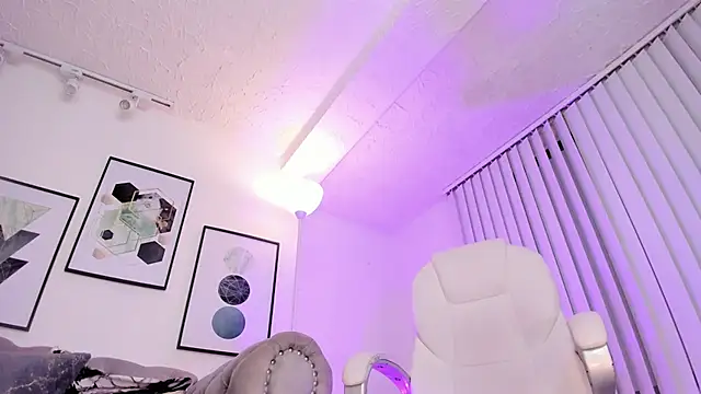 Snapshot of kendaall_jenner_ chatting on January 24, 2025, 10:11 am kendaall jenner online show from January 24, 2025, 10:11 am